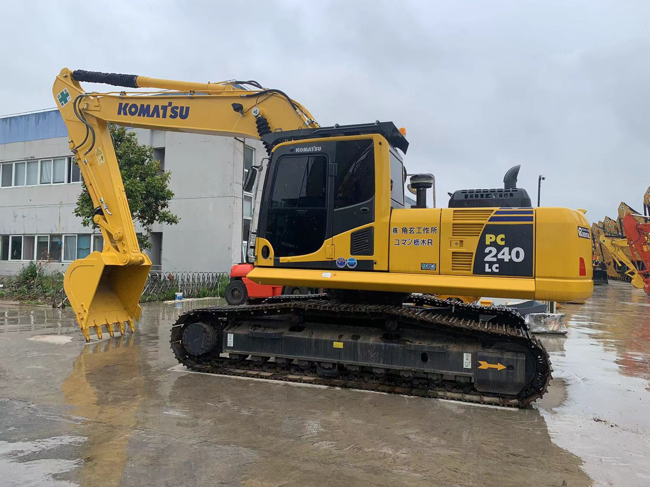 Komatsu Excavator PC240 Secondhand Japanse Construction Machinery - Ekskavator perayap: gambar 1 Komatsu Excavator PC240 Secondhand Japanse Construction Machinery - Ekskavator perayap: gambar 1