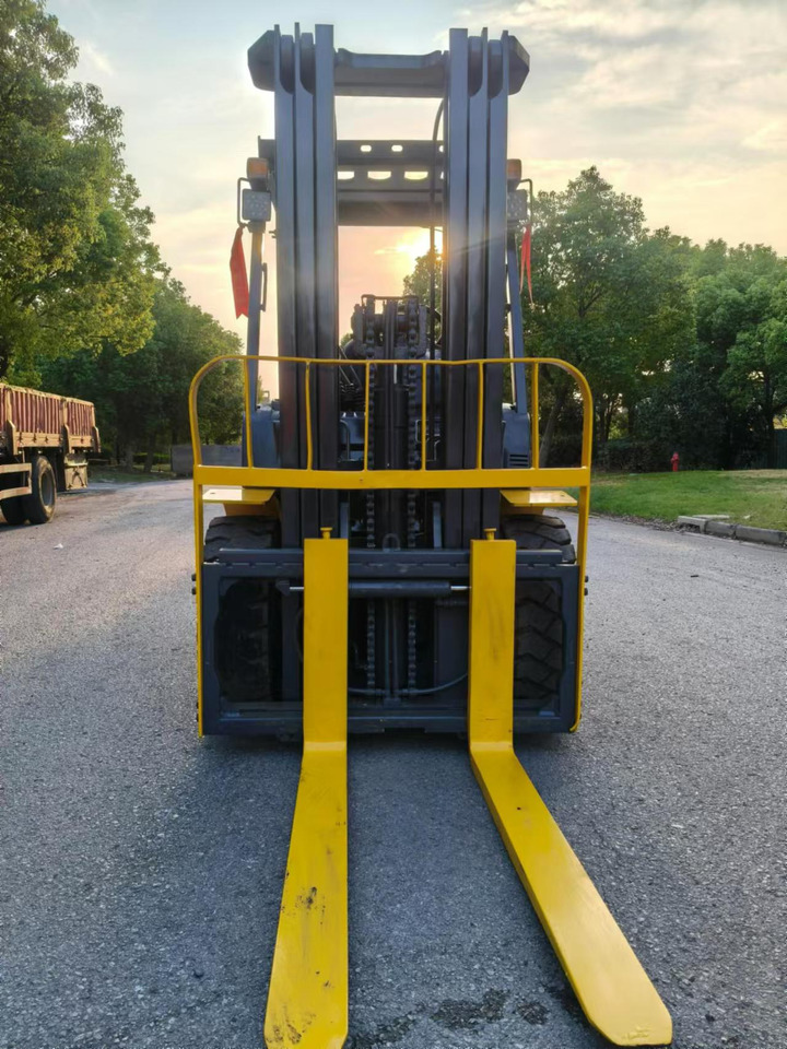Komatsu Forklift 3 ton Capacity FD30-15, FD30-16, FD30-17 - Forklift diesel: gambar 4 Komatsu Forklift 3 ton Capacity FD30-15, FD30-16, FD30-17 - Forklift diesel: gambar 4