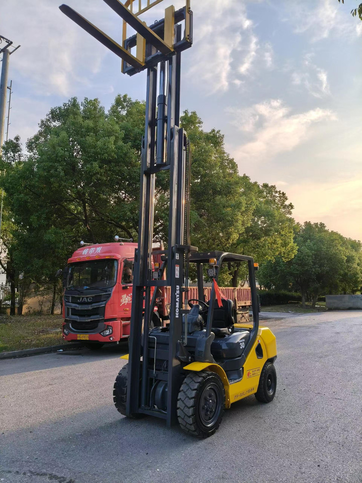 Komatsu Forklift 3 ton Capacity FD30-15, FD30-16, FD30-17 - Forklift diesel: gambar 3 Komatsu Forklift 3 ton Capacity FD30-15, FD30-16, FD30-17 - Forklift diesel: gambar 3