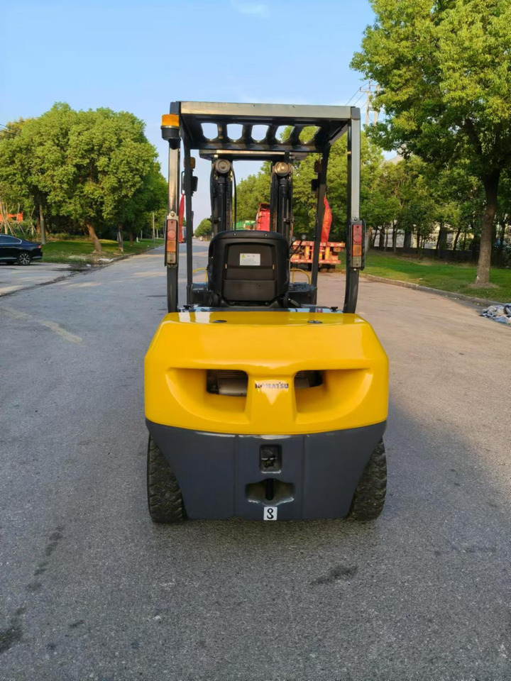 Komatsu Forklift 3 ton Capacity FD30-15, FD30-16, FD30-17 - Forklift diesel: gambar 5 Komatsu Forklift 3 ton Capacity FD30-15, FD30-16, FD30-17 - Forklift diesel: gambar 5