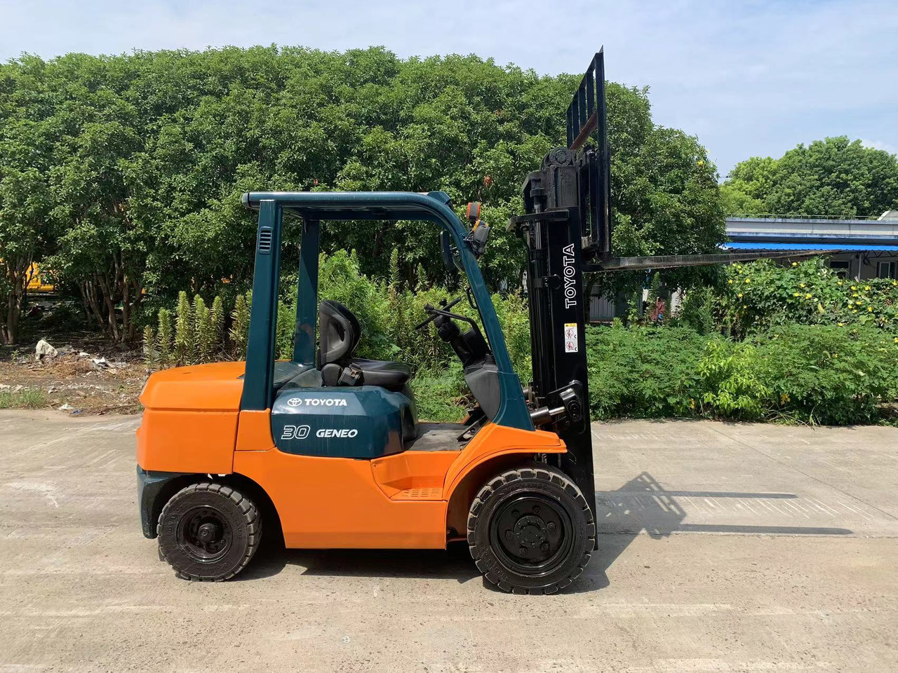 Toyota Forklift 3 ton Diesel Forklift FD30 with Side Shifter - Forklift diesel: gambar 1 Toyota Forklift 3 ton Diesel Forklift FD30 with Side Shifter - Forklift diesel: gambar 1