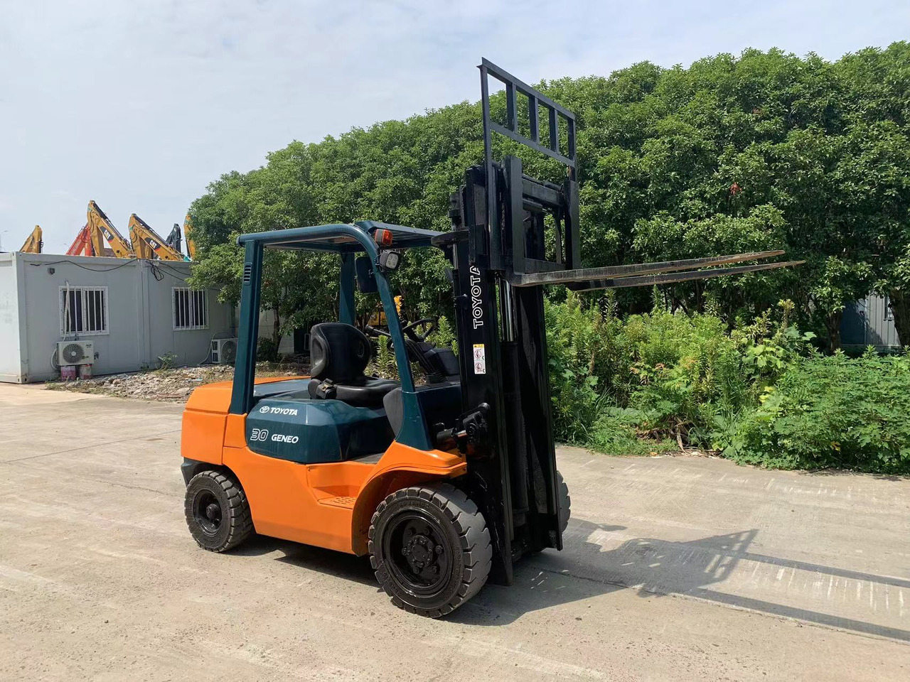 Toyota Forklift 3 ton Diesel Forklift FD30 with Side Shifter - Forklift diesel: gambar 4 Toyota Forklift 3 ton Diesel Forklift FD30 with Side Shifter - Forklift diesel: gambar 4