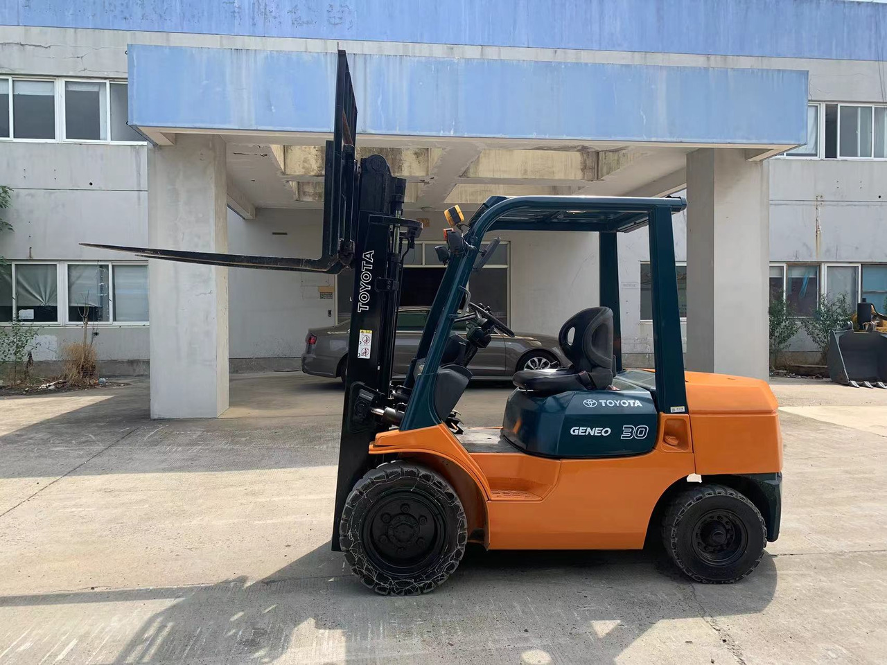 Toyota Forklift 3 ton Diesel Forklift FD30 with Side Shifter - Forklift diesel: gambar 2 Toyota Forklift 3 ton Diesel Forklift FD30 with Side Shifter - Forklift diesel: gambar 2