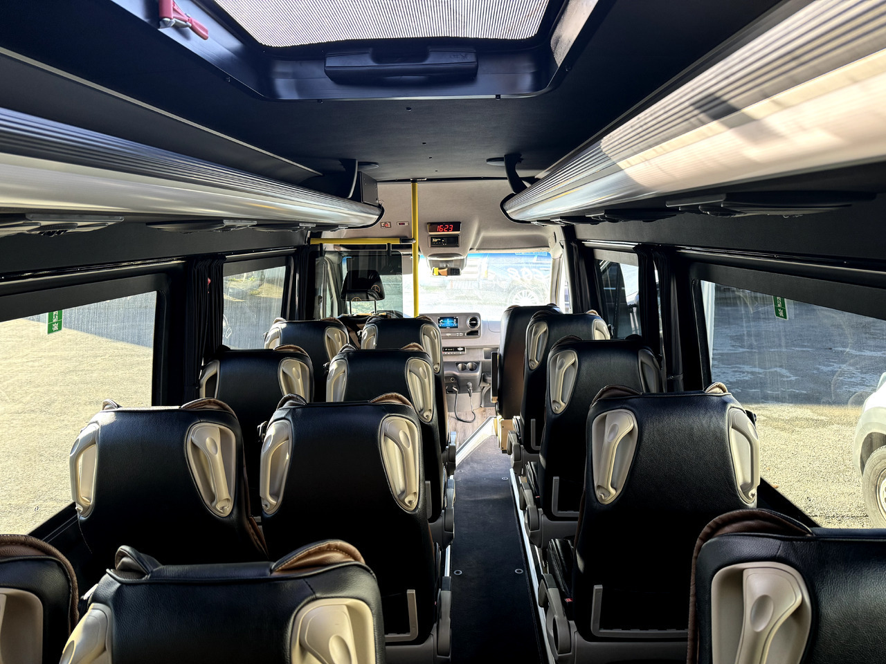 Mercedes-Benz Sprinter 517 - Bus mini, Van penumpang: gambar 4 Mercedes-Benz Sprinter 517 - Bus mini, Van penumpang: gambar 4