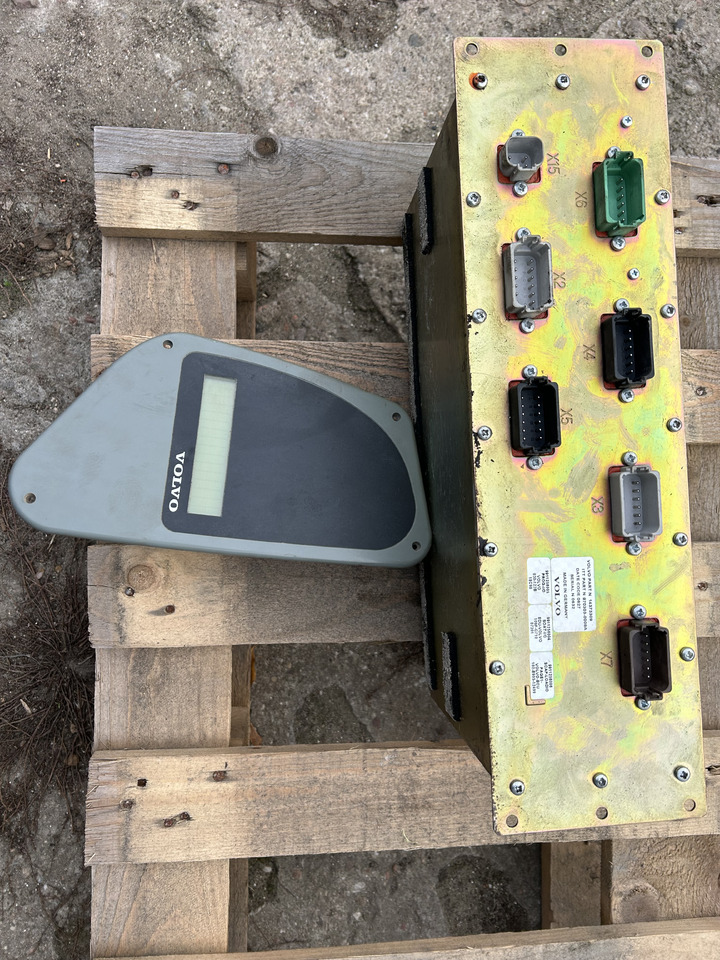Volvo EW140 - ECU untuk Ekskavator roda: gambar 1 Volvo EW140 - ECU untuk Ekskavator roda: gambar 1