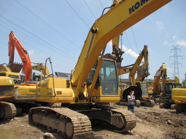 Komatsu PC200-7 - Ekskavator perayap: gambar 1 Komatsu PC200-7 - Ekskavator perayap: gambar 1