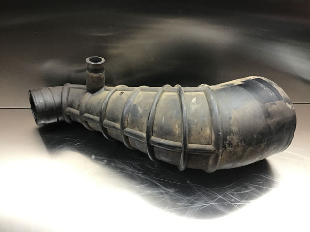 Pipa pemasukan udara Liebherr Air Filter Hose: gambar 1