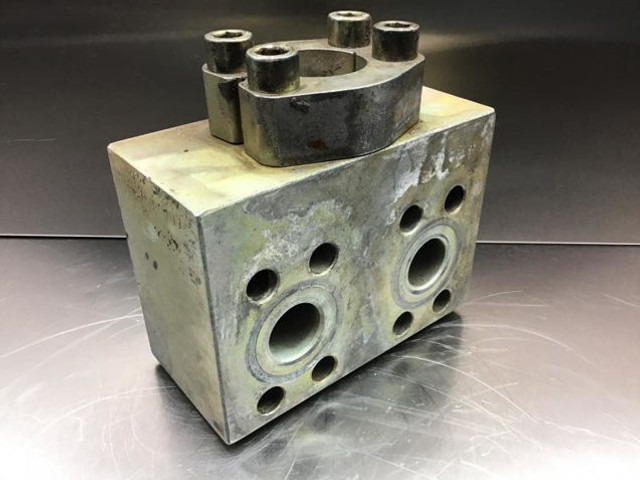 Liebherr Block - Suku Cadang Mesin: gambar 1 Liebherr Block - Suku Cadang Mesin: gambar 1