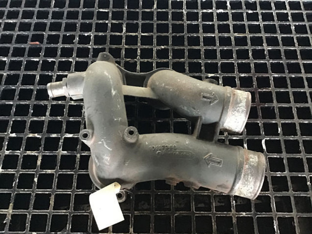 Liebherr Coolant pipe bend - Suku Cadang AC: gambar 1 Liebherr Coolant pipe bend - Suku Cadang AC: gambar 1