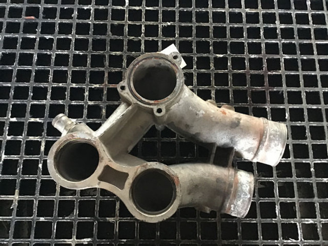 Liebherr Coolant pipe bend - Suku Cadang AC: gambar 3 Liebherr Coolant pipe bend - Suku Cadang AC: gambar 3