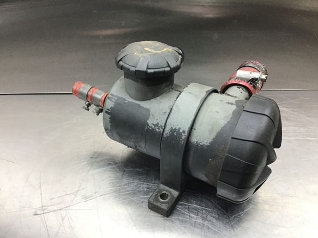 Liebherr Crankcase Breather - Suku Cadang Mesin: gambar 2 Liebherr Crankcase Breather - Suku Cadang Mesin: gambar 2