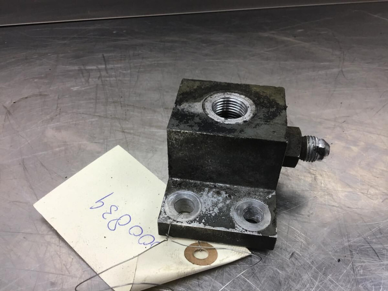 Liebherr Distributor Block - Suku Cadang Mesin: gambar 2 Liebherr Distributor Block - Suku Cadang Mesin: gambar 2