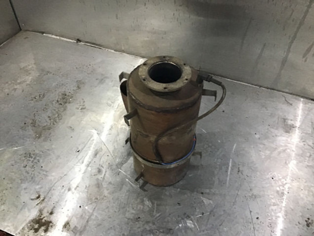 Liebherr Exhaust Silencer - Knalpot: gambar 1 Liebherr Exhaust Silencer - Knalpot: gambar 1