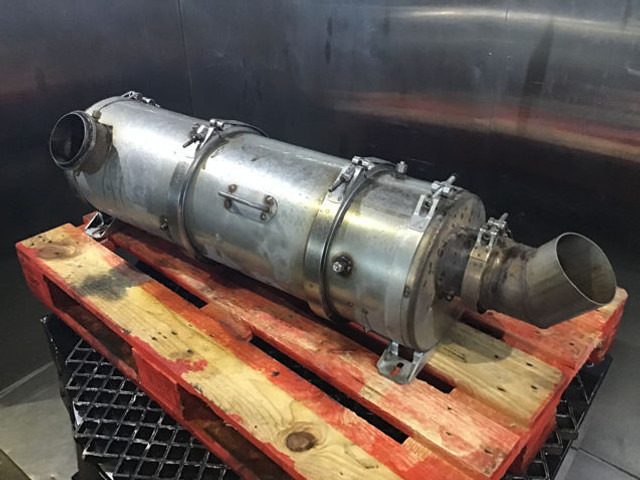 Liebherr Exhaust System - Knalpot: gambar 1 Liebherr Exhaust System - Knalpot: gambar 1