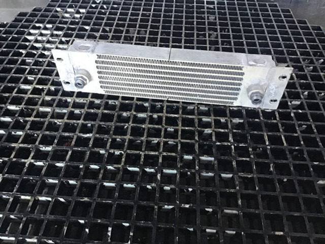 Pendingin oli Liebherr Fuel Cooler: gambar 1