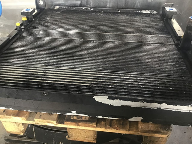 Liebherr Fuel Cooler - Pendingin oli: gambar 1 Liebherr Fuel Cooler - Pendingin oli: gambar 1