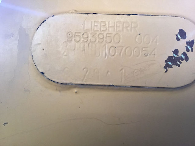 Liebherr Fuel Tank - Tangki bahan bakar: gambar 1 Liebherr Fuel Tank - Tangki bahan bakar: gambar 1
