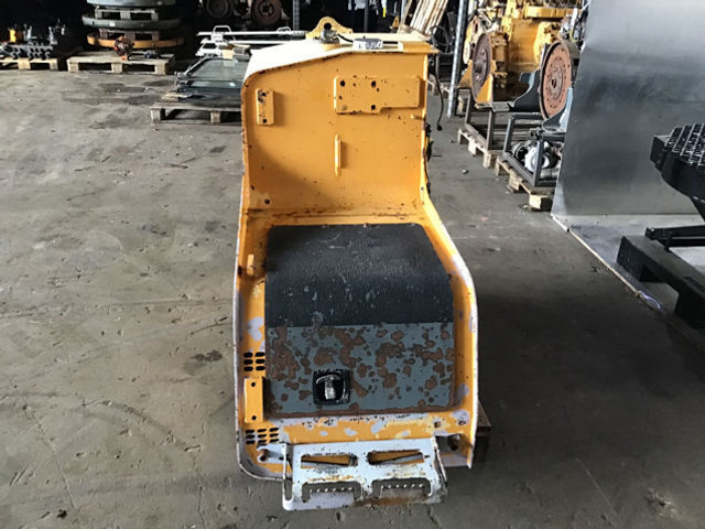 Liebherr Fuel Tank - Tangki bahan bakar: gambar 1 Liebherr Fuel Tank - Tangki bahan bakar: gambar 1