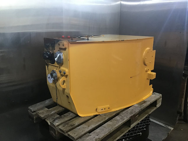 Liebherr Fuel Tank - Tangki bahan bakar: gambar 3 Liebherr Fuel Tank - Tangki bahan bakar: gambar 3