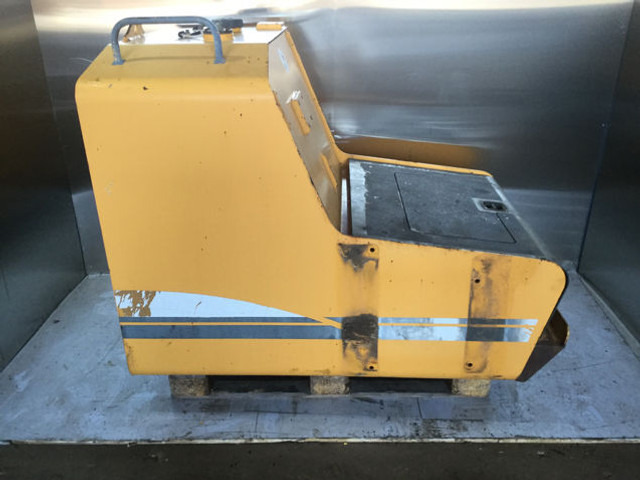 Liebherr Fuel Tank - Tangki bahan bakar: gambar 1 Liebherr Fuel Tank - Tangki bahan bakar: gambar 1