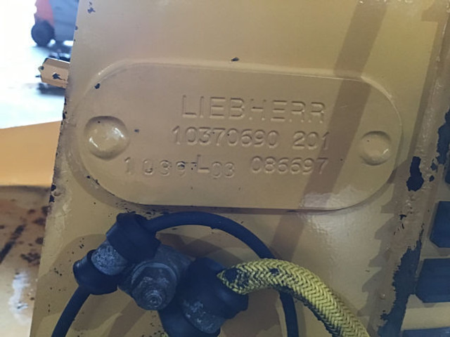 Liebherr Fuel Tank - Tangki bahan bakar: gambar 4 Liebherr Fuel Tank - Tangki bahan bakar: gambar 4