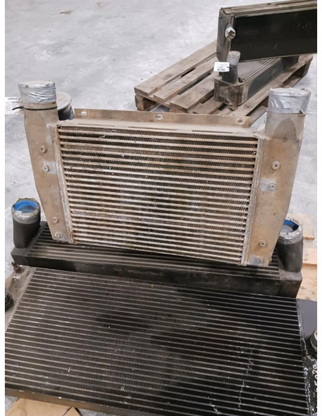 Liebherr L554 / L574 / L580 / L564 - Intercooler: gambar 1 Liebherr L554 / L574 / L580 / L564 - Intercooler: gambar 1