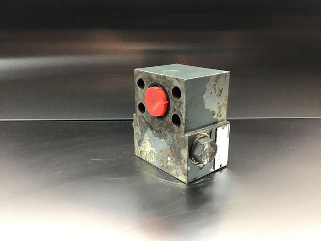 Liebherr Non-Return Valve - Suku Cadang Mesin: gambar 1 Liebherr Non-Return Valve - Suku Cadang Mesin: gambar 1