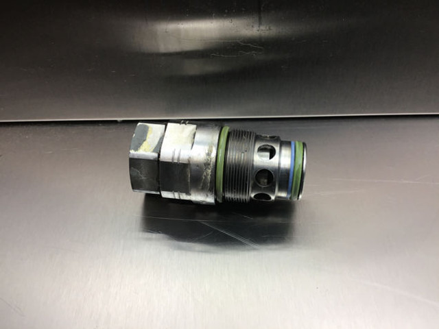 Liebherr Non-return Valve - Suku Cadang Mesin: gambar 1 Liebherr Non-return Valve - Suku Cadang Mesin: gambar 1