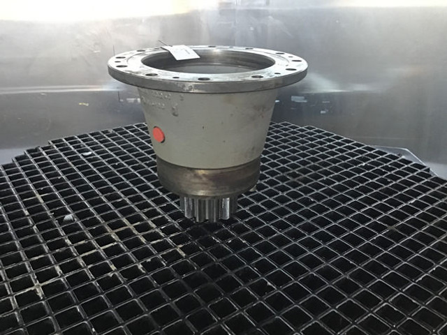Liebherr Output Shaft Housing - Hub roda: gambar 1 Liebherr Output Shaft Housing - Hub roda: gambar 1