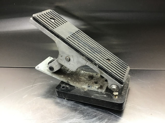 Liebherr Pedal - Pedal: gambar 1 Liebherr Pedal - Pedal: gambar 1