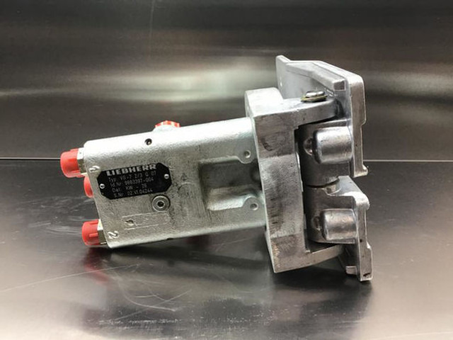 Liebherr Pilot Control Unit - Pedal: gambar 3 Liebherr Pilot Control Unit - Pedal: gambar 3