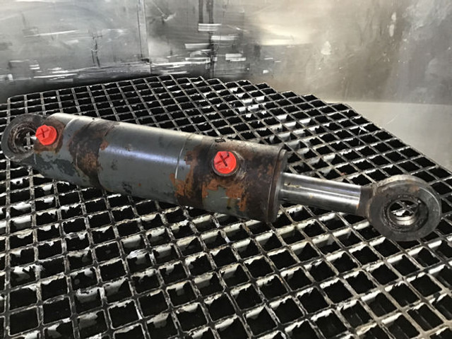 Liebherr Steering Cilinder - Silinder hidrolik: gambar 1 Liebherr Steering Cilinder - Silinder hidrolik: gambar 1