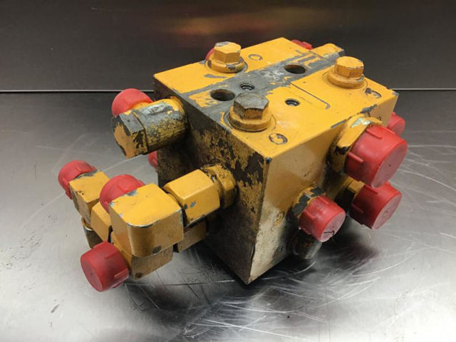 Liebherr Valve Distribution Block - Hidrolika: gambar 2 Liebherr Valve Distribution Block - Hidrolika: gambar 2