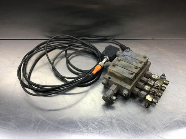 Liebherr Valve Distribution Block - Hidrolika: gambar 1 Liebherr Valve Distribution Block - Hidrolika: gambar 1