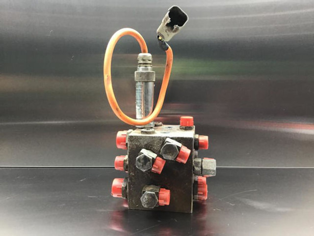 Liebherr Valve Distribution Block - Hidrolika: gambar 2 Liebherr Valve Distribution Block - Hidrolika: gambar 2