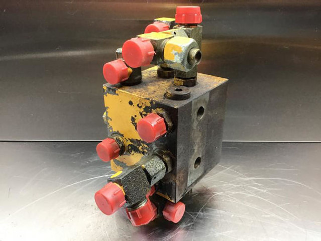 Liebherr Valve Distribution Block - Hidrolika: gambar 3 Liebherr Valve Distribution Block - Hidrolika: gambar 3