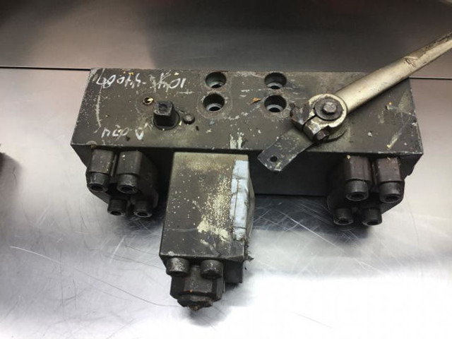 Liebherr Valve Distribution Block - Hidrolika: gambar 5 Liebherr Valve Distribution Block - Hidrolika: gambar 5