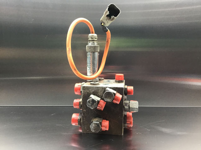 Liebherr Valve Distribution Block - Hidrolika: gambar 1 Liebherr Valve Distribution Block - Hidrolika: gambar 1