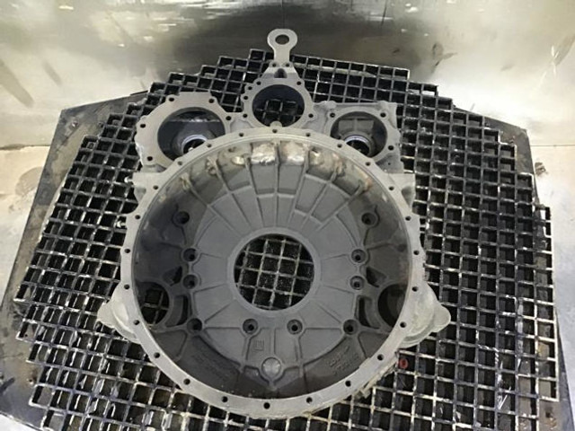 Suku cadang Liebherr Flywheel Housing: gambar 7 Suku cadang Liebherr Flywheel Housing: gambar 7