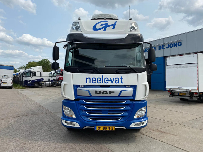 DAF CF 370 SSC / 6x2/4 / Boorden / Stand Airco - Truk dengan terpal samping: gambar 2 DAF CF 370 SSC / 6x2/4 / Boorden / Stand Airco - Truk dengan terpal samping: gambar 2