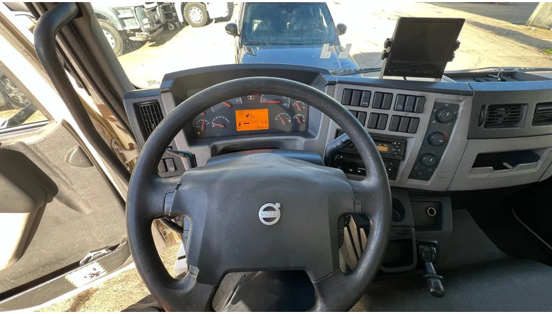 Interior photo 1: Leasing Volvo FL 240 Thermo-King+LIFT DHollandia Volvo FL 240 Thermo-King+LIFT DHollandia