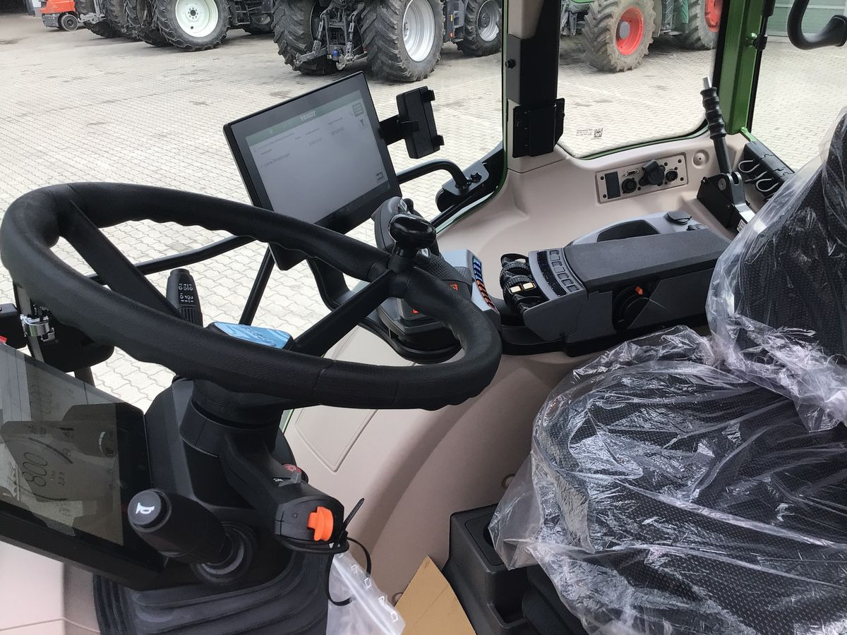 Fendt 211 Vario (FendtONE) - Traktor: gambar 5 Fendt 211 Vario (FendtONE) - Traktor: gambar 5