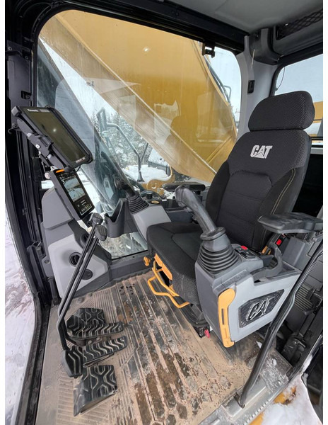Ekskavator perayap Cat 374-07B: gambar 11