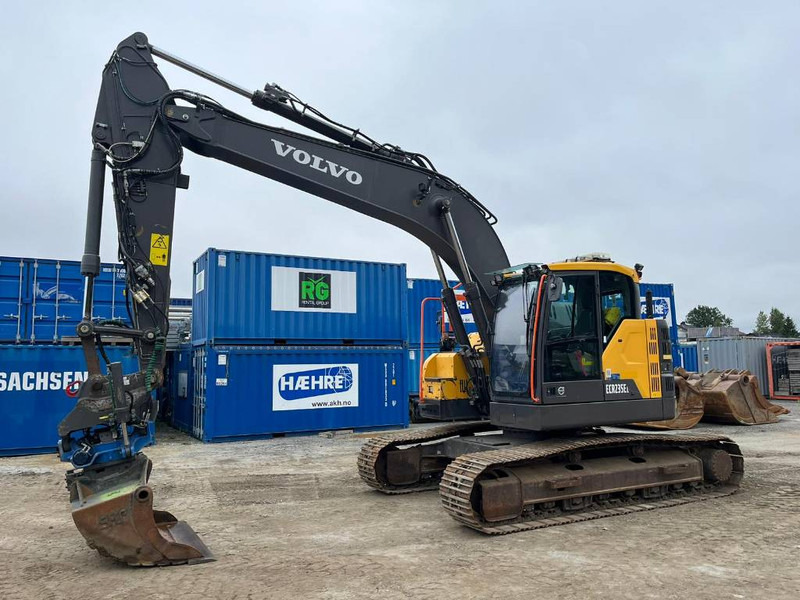 Ekskavator perayap Volvo ECR 235 EL: gambar 1
