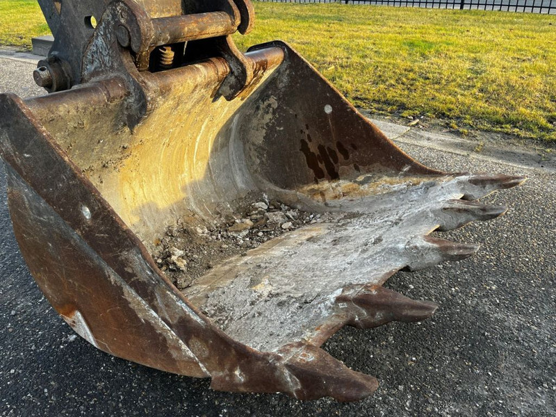 Ekskavator perayap Hyundai Robex 235LCR-9A: gambar 7 Ekskavator perayap Hyundai Robex 235LCR-9A: gambar 7