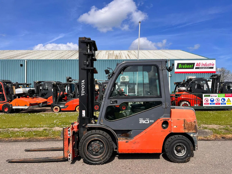 Toyota 52-8FDF30 - Forklift diesel: gambar 2 Toyota 52-8FDF30 - Forklift diesel: gambar 2
