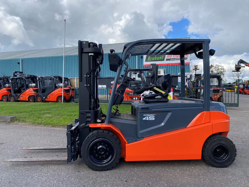 Toyota 8FBMT45 - Forklift listrik: gambar 4 Toyota 8FBMT45 - Forklift listrik: gambar 4