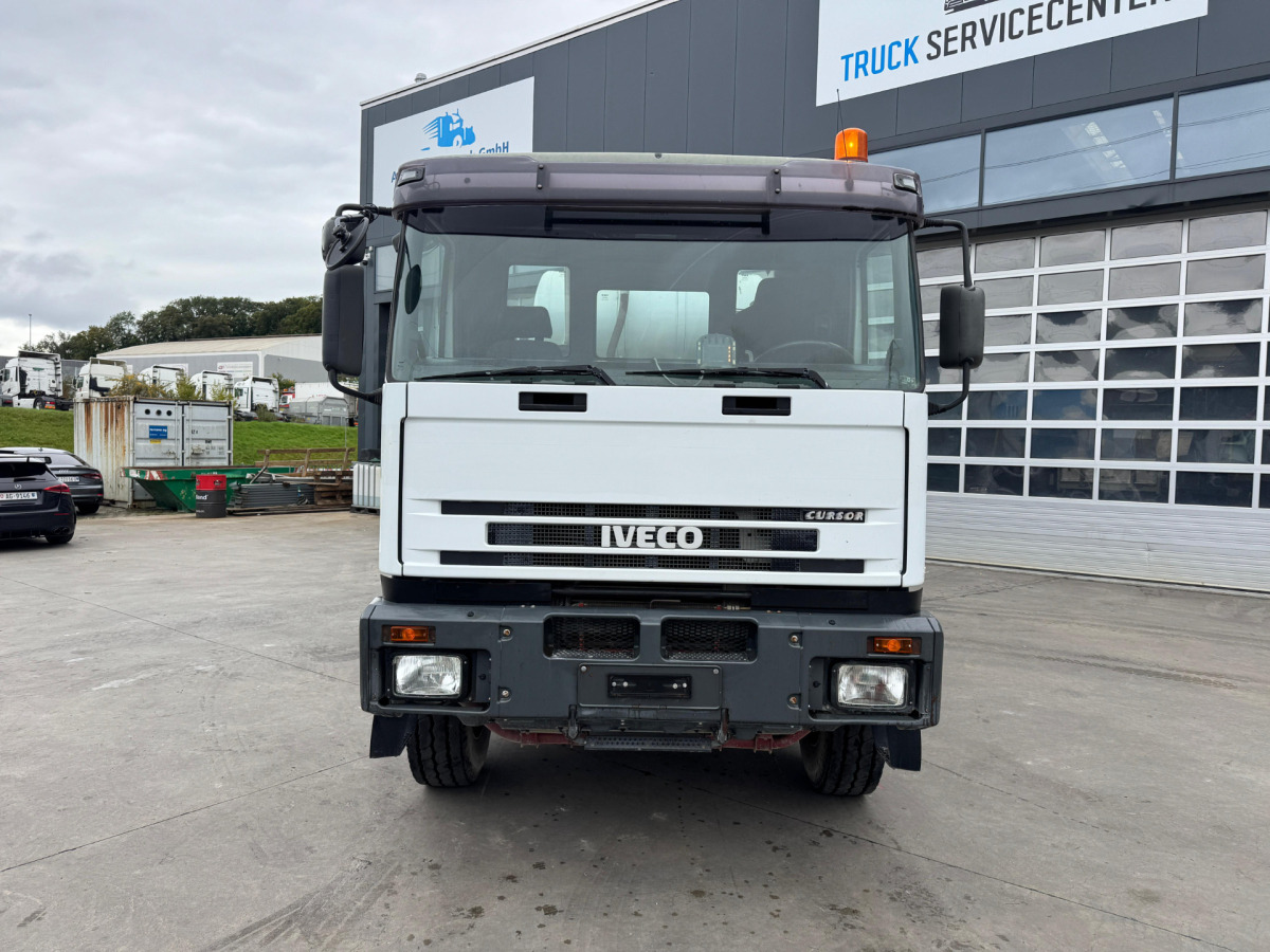 IVECO 440 Cursor 8x4 Liebherr - Truk pengaduk beton: gambar 2 IVECO 440 Cursor 8x4 Liebherr - Truk pengaduk beton: gambar 2