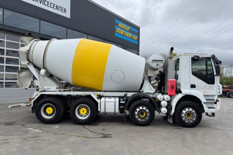 Iveco Trakker 450 8x4 (Liebherr 9m3 2018) - Truk pengaduk beton: gambar 4 Iveco Trakker 450 8x4 (Liebherr 9m3 2018) - Truk pengaduk beton: gambar 4