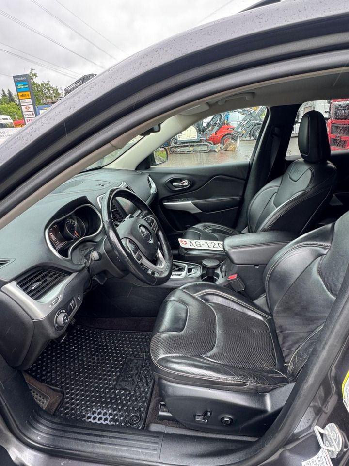 Hatchback JEEP Cherokee 2.2 TD: gambar 8 Hatchback JEEP Cherokee 2.2 TD: gambar 8